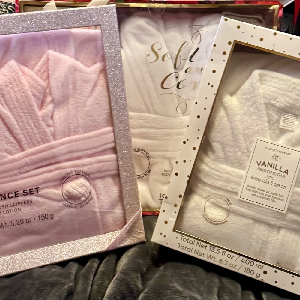 Women’s bath accessories